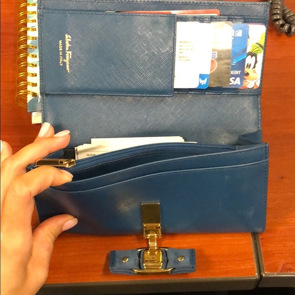 ❌❌❌SOLD❌❌❌Salvatore Ferragamo Blue wallet - Picture 6 of 8